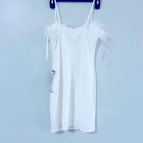 B DARLIN Juniors' Feather-Trim Bodycon Scuba Crepe Minidress, women’ size 7/8 - Picture 5 of 15